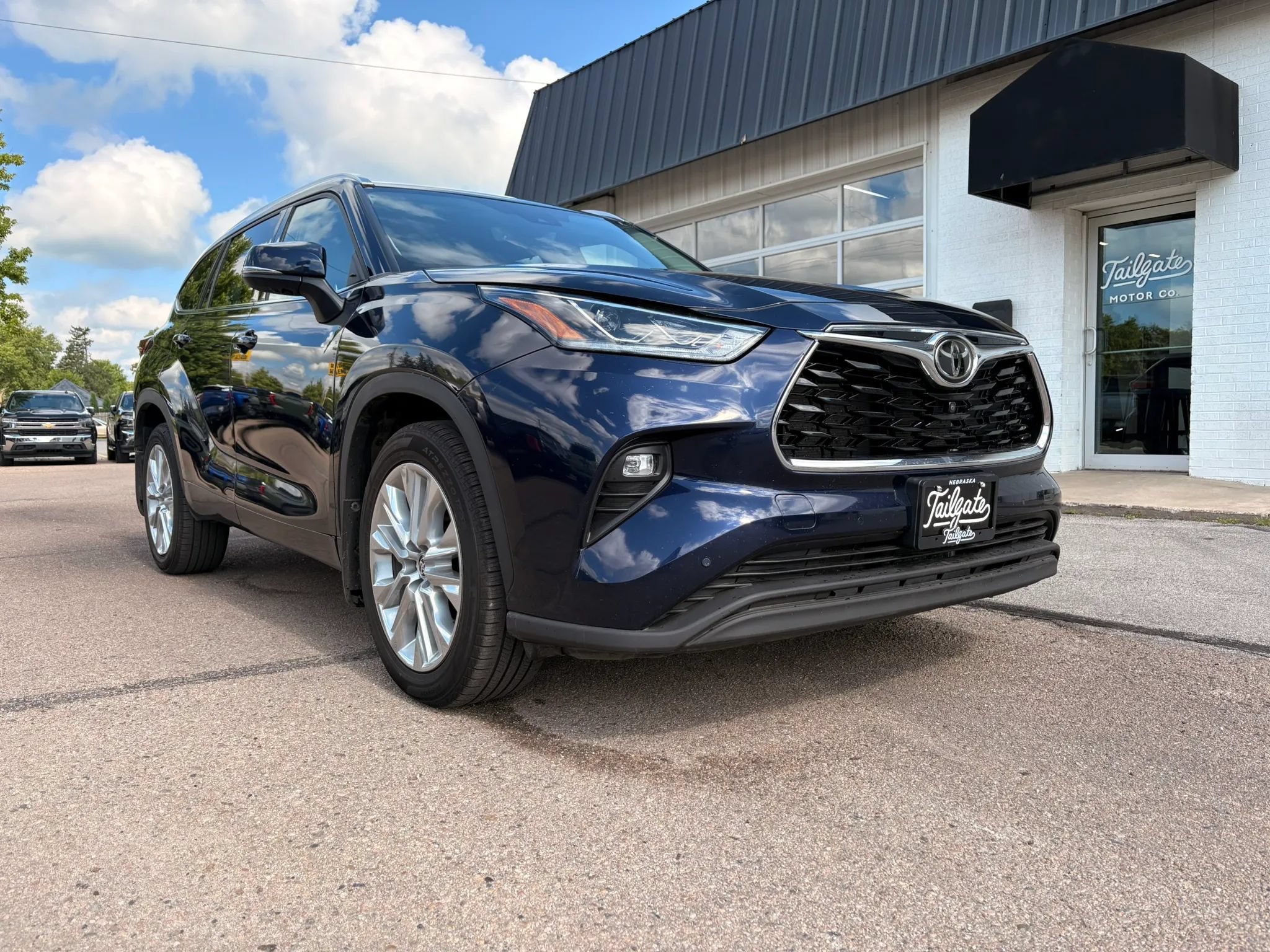 Used 2021 Toyota Highlander Limited AWD/4WD image 2