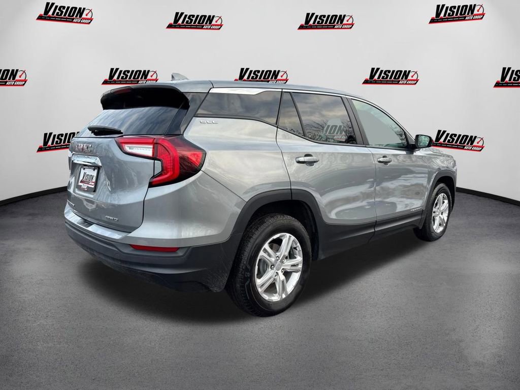 Used 2024 GMC Terrain SLE image 5