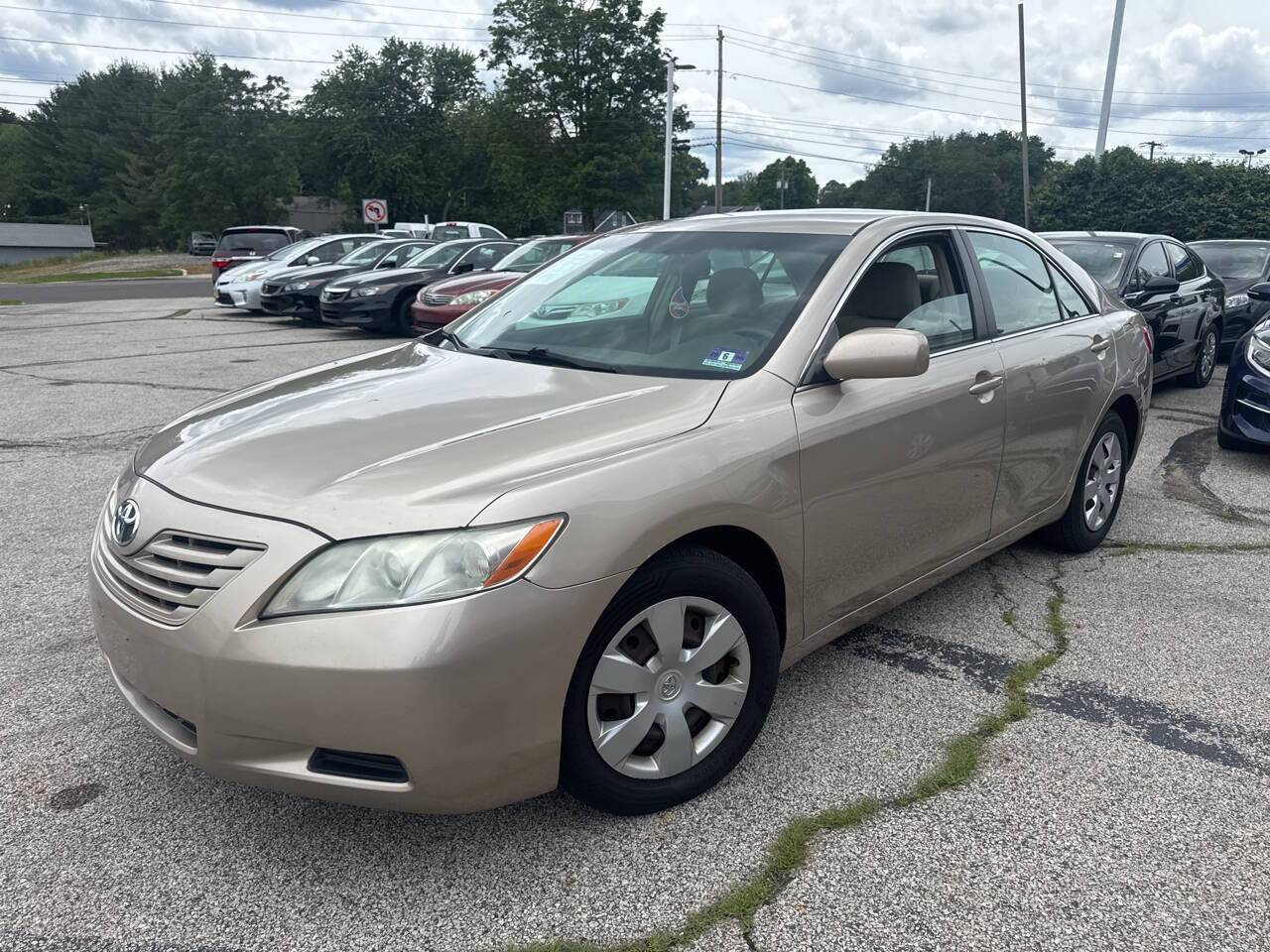 Used 2009 Toyota Camry LE FWD image 3