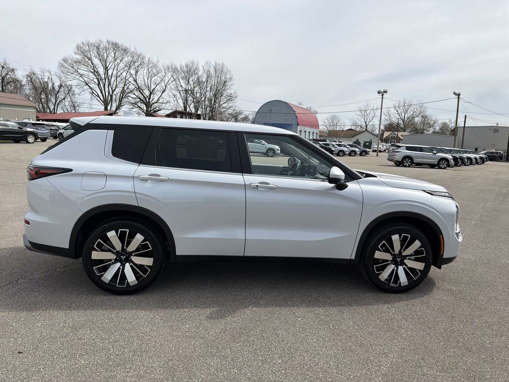 New 2026 Mitsubishi Outlander SE AWD/4WD image 3