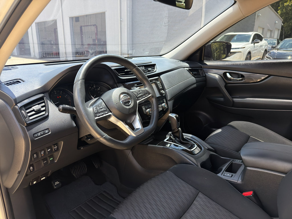 Used 2017 Nissan Rogue SV w/ SV Premium Package FWD image 10