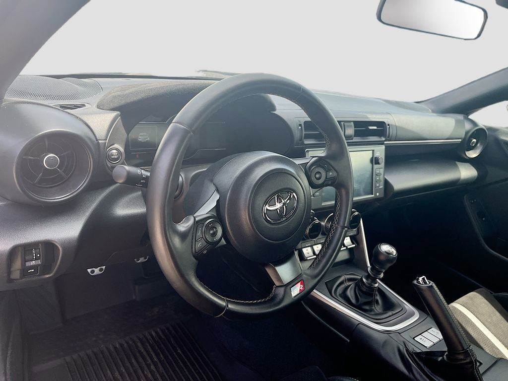 Used 2024 Toyota GR86 Premium RWD image 9