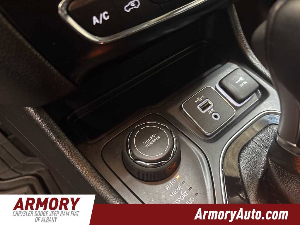 Used 2023 Jeep Cherokee Altitude Lux image 19