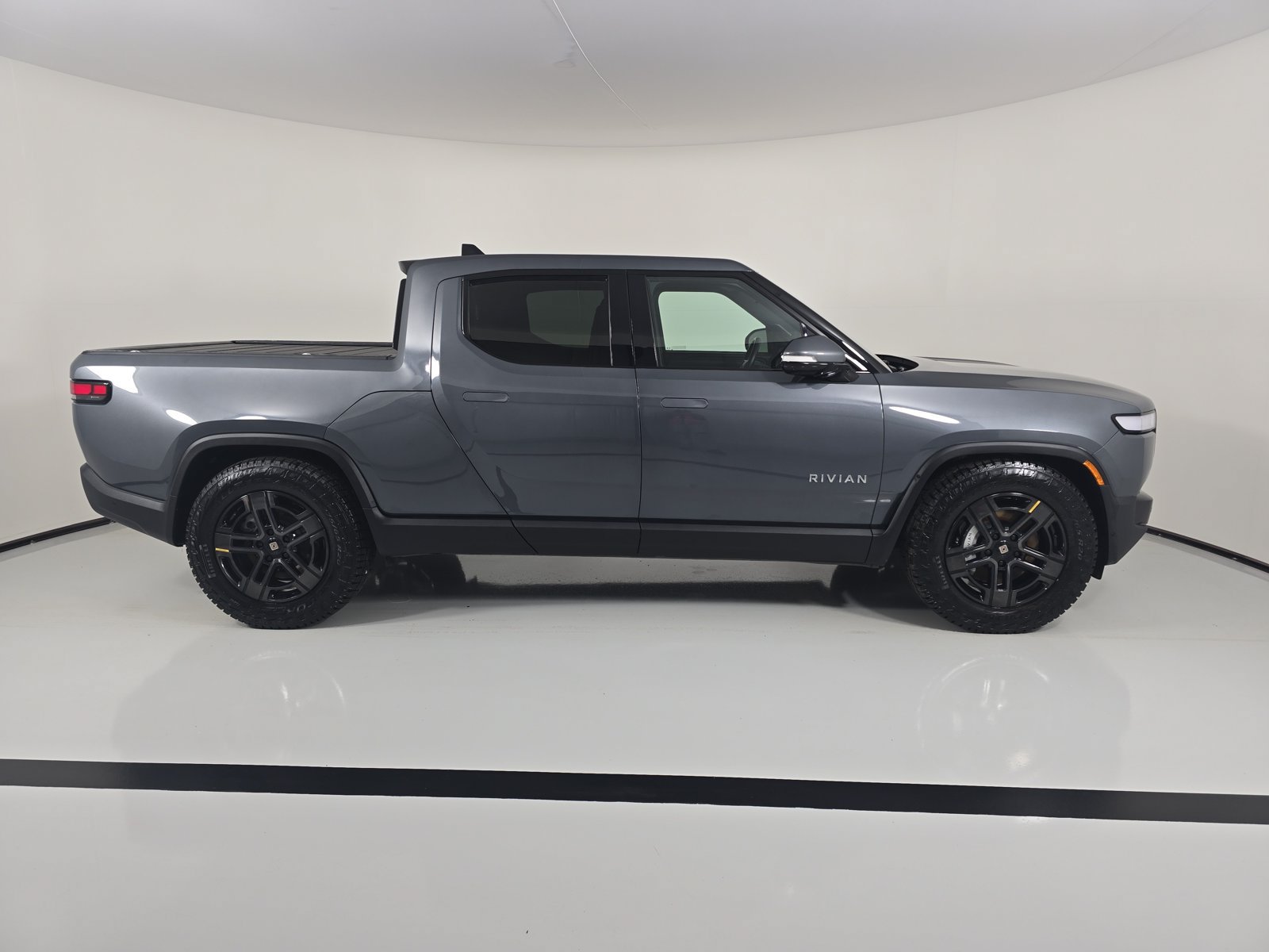 Used 2024 Rivian R1T Adventure Dual AWD/4WD image 6
