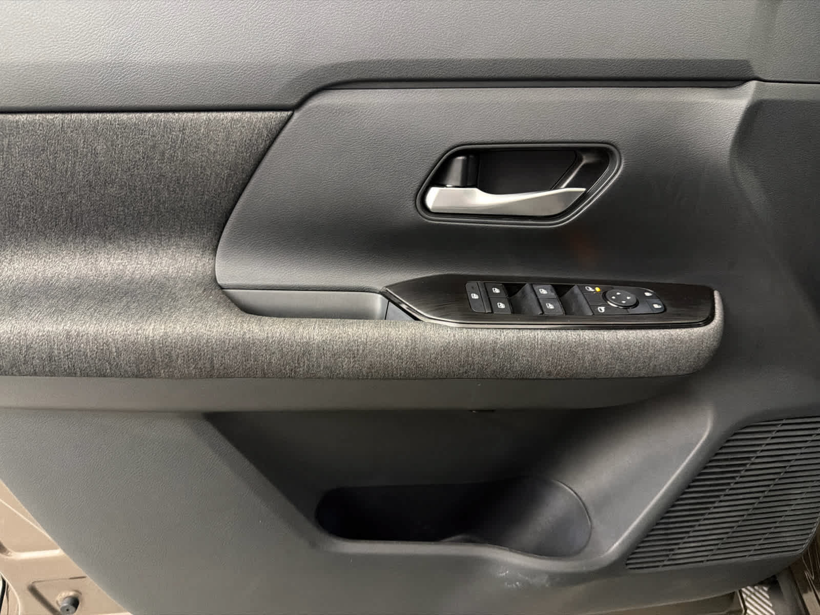 Certified 2026 Nissan Kicks SV w/ Interior Electronics Package FWD image 22