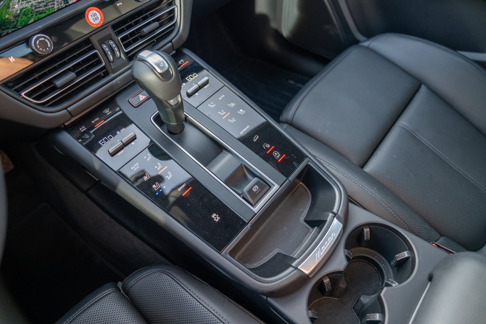 Certified 2026 Porsche Macan AWD/4WD image 19