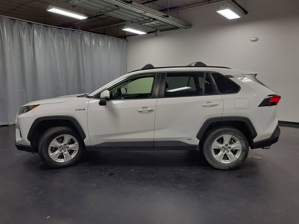 Used 2020 Toyota RAV4 LE image 5