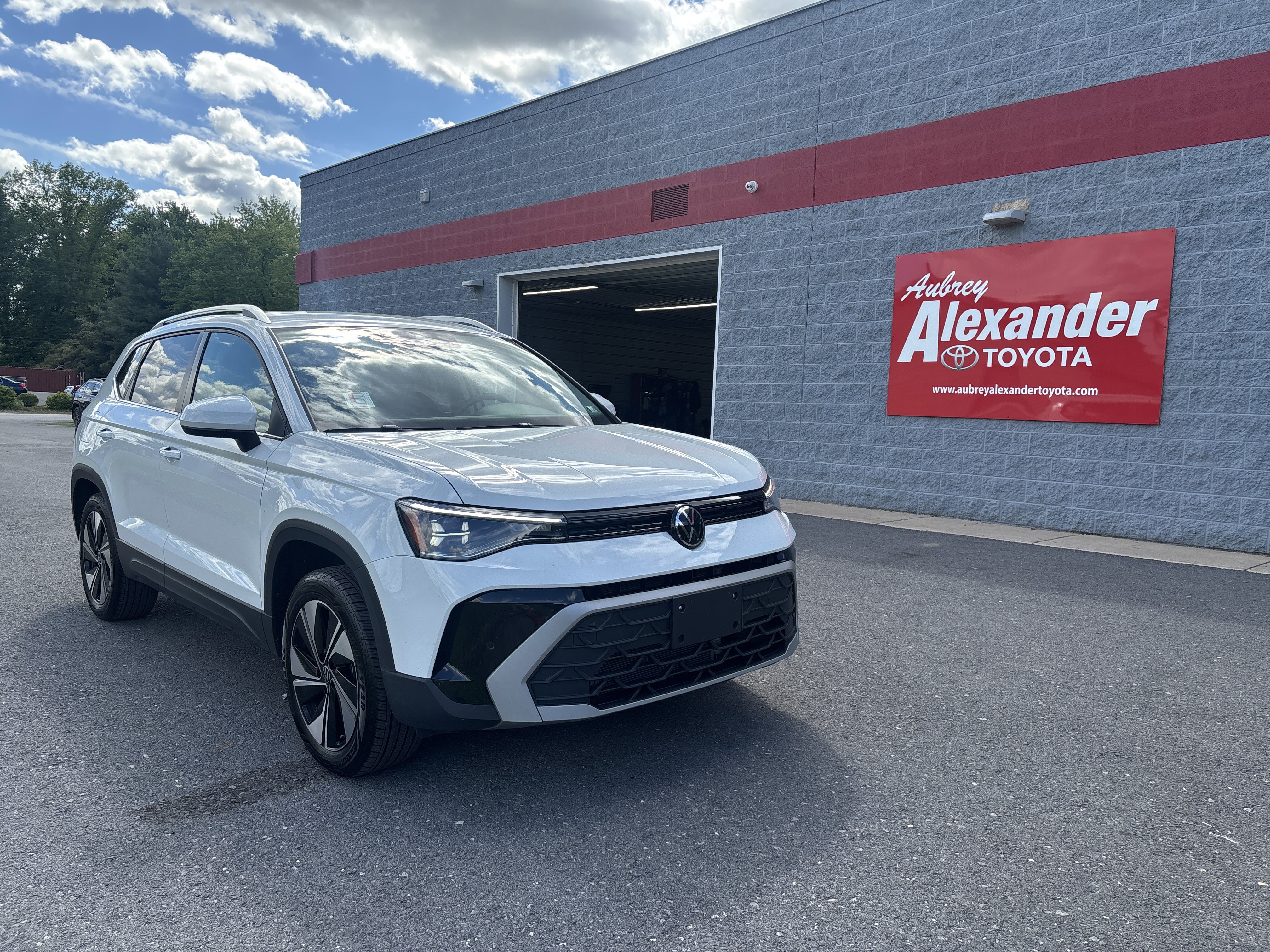 Used 2025 Volkswagen Taos SE