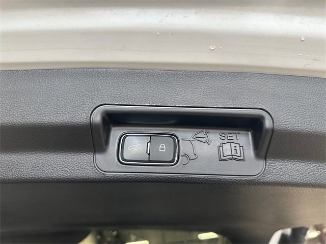 Used 2023 Ford Explorer Limited image 19