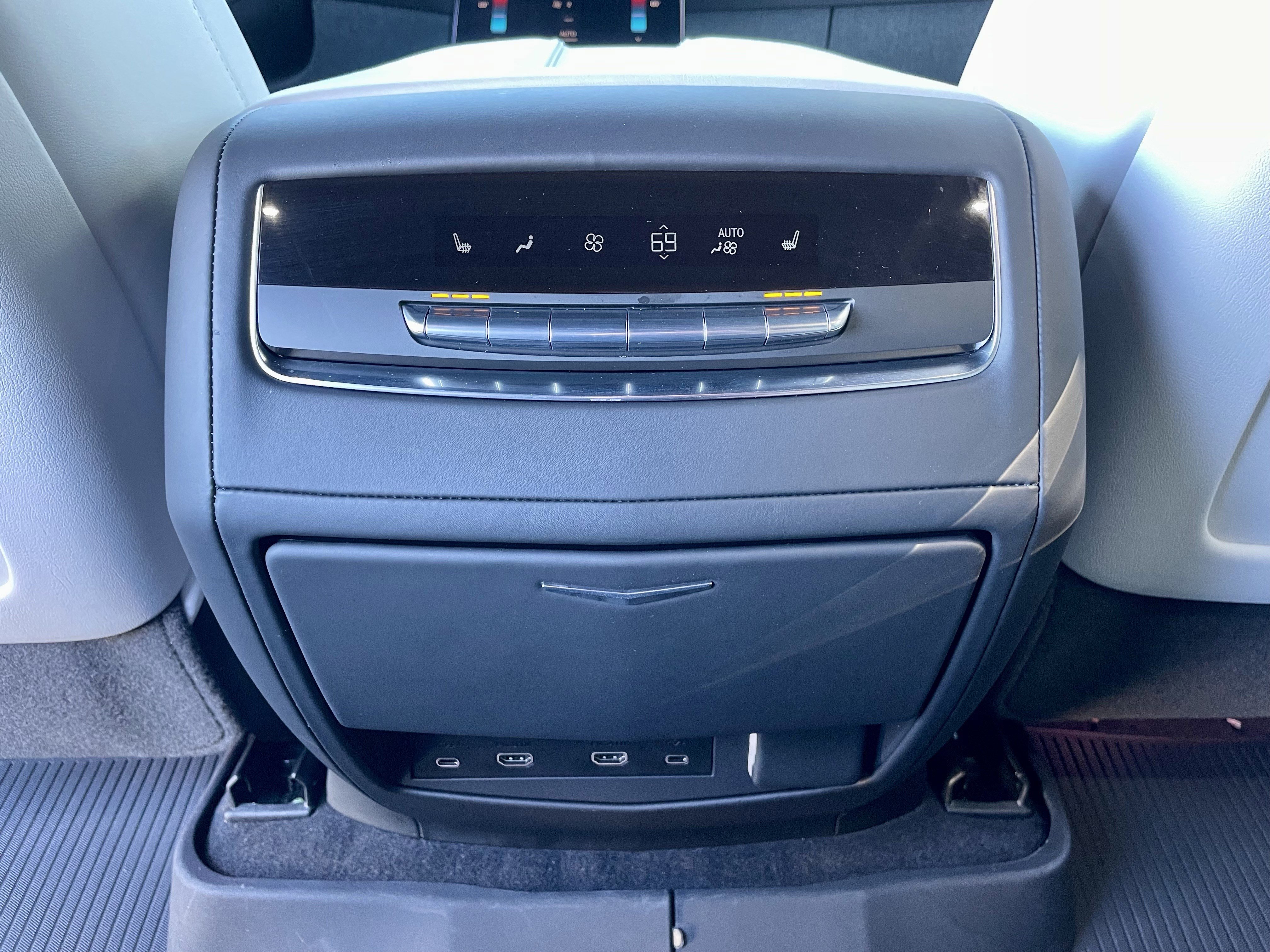 Used 2025 Cadillac Escalade Sport Platinum w/ LPO, ONYX Package image 26