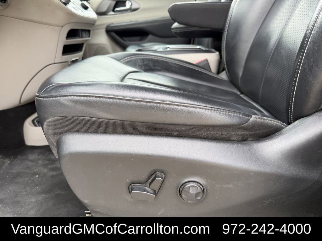 Used 2023 Chrysler Pacifica Touring-L FWD image 29