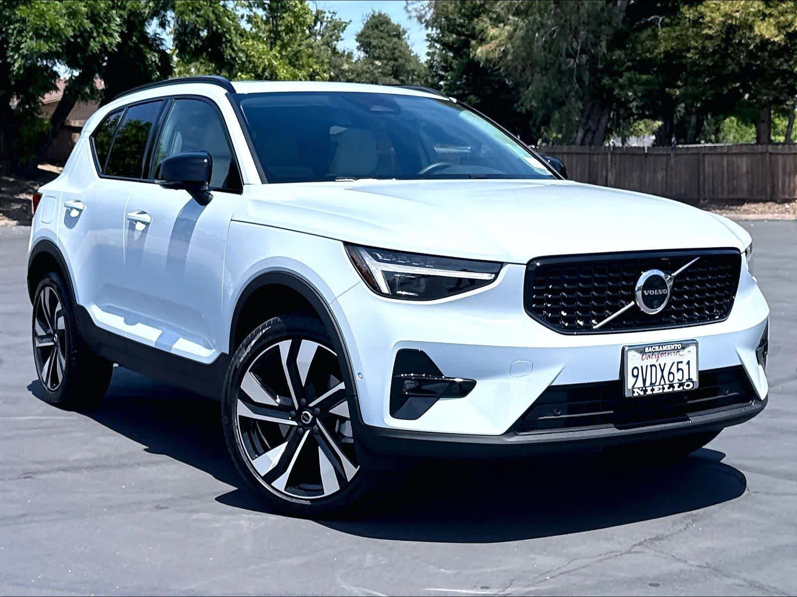 Used 2026 Volvo XC40 B5 Plus w/ Protection Package Premier AWD/4WD image 2