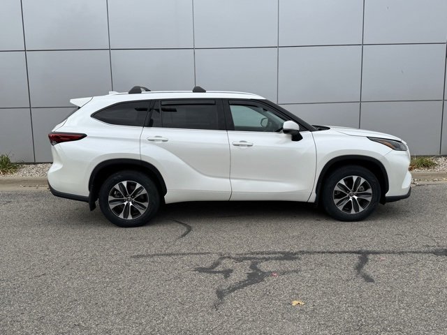 Certified 2021 Toyota Highlander XLE image 37