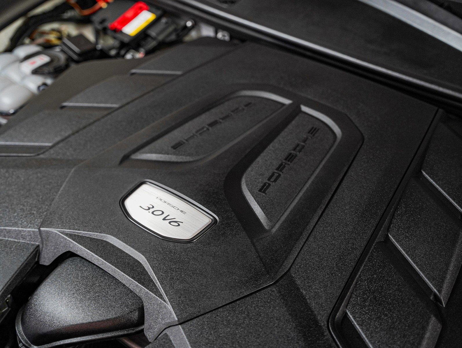 Certified 2022 Porsche Cayenne Platinum Edition w/ Premium Package Plus image 12