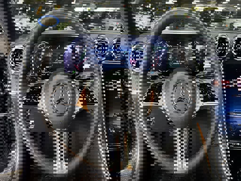 Used 2025 Mercedes-Benz C 300 4MATIC Sedan image 15