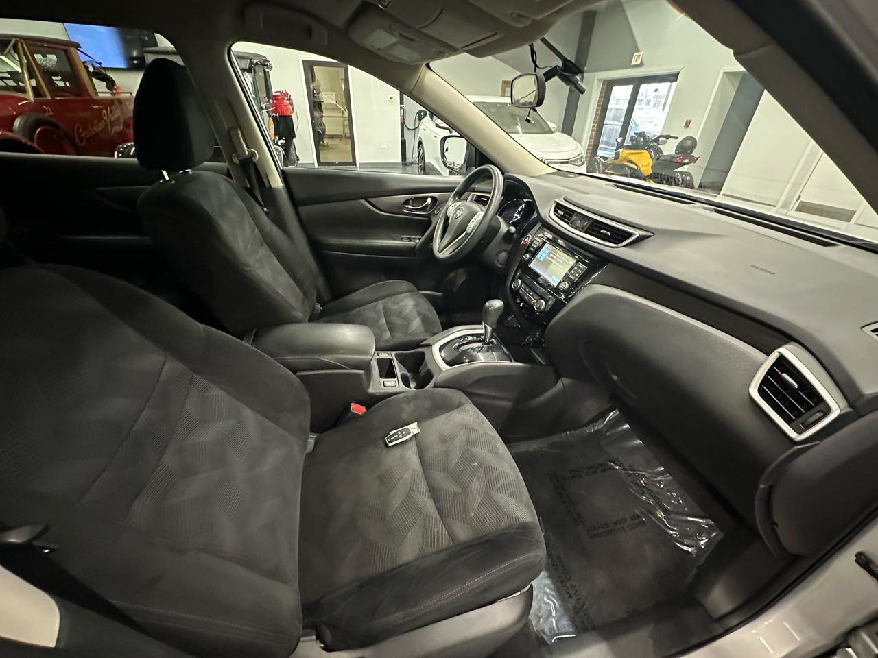 Used 2015 Nissan Rogue SV w/ SV Premium Package image 15