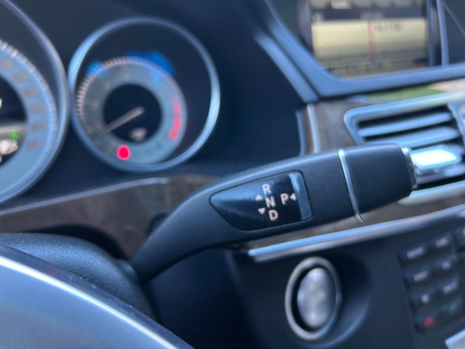 Used 2014 Mercedes-Benz E 350 4MATIC Sedan image 28