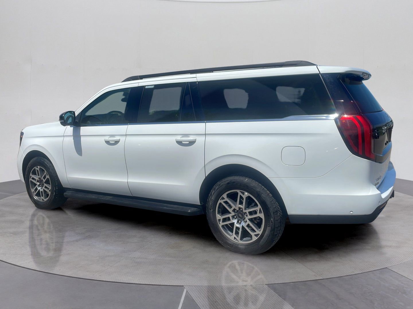Used 2025 Ford Expedition Max Active AWD/4WD image 3