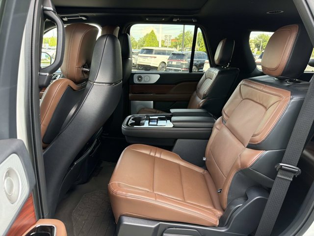 Certified 2024 Lincoln Navigator Reserve AWD/4WD image 17