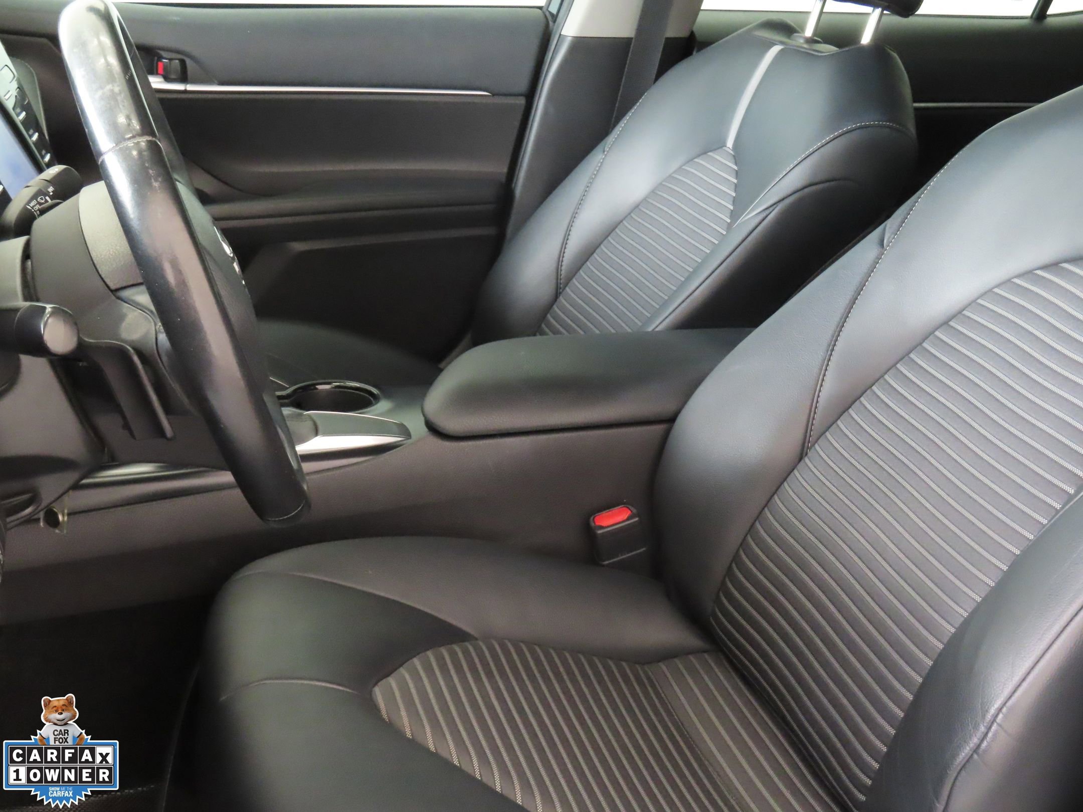 Used 2020 Toyota Camry SE FWD image 11