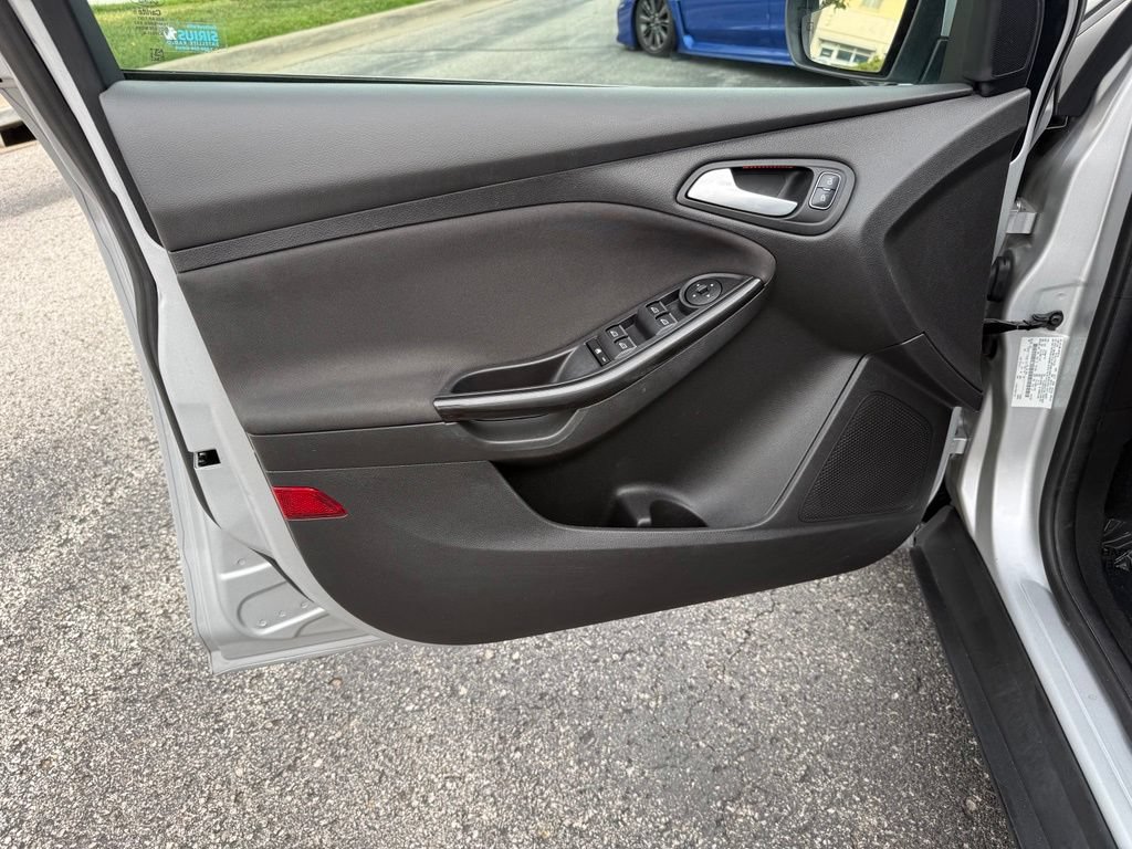 Used 2017 Ford Focus Titanium FWD image 13