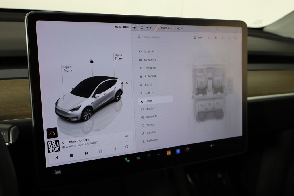 Used 2022 Tesla Model Y Long Range image 32