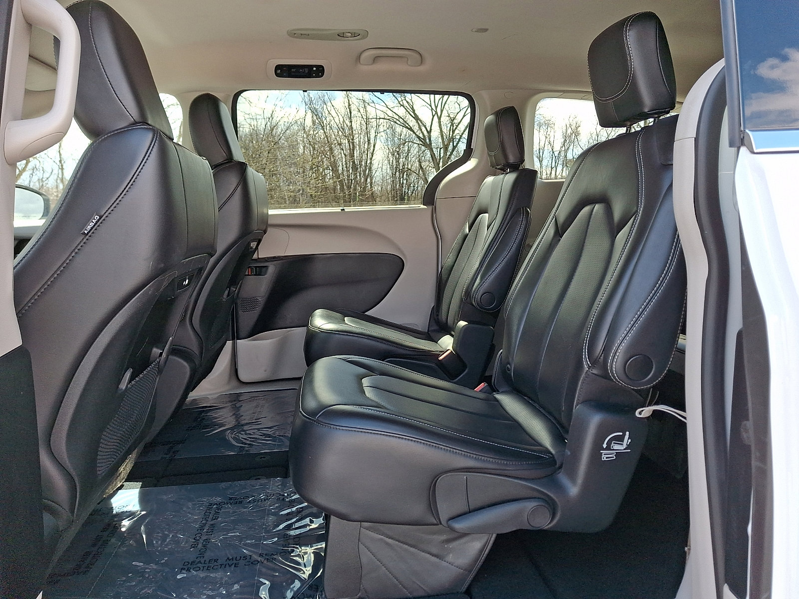 Used 2023 Chrysler Pacifica Touring-L image 10