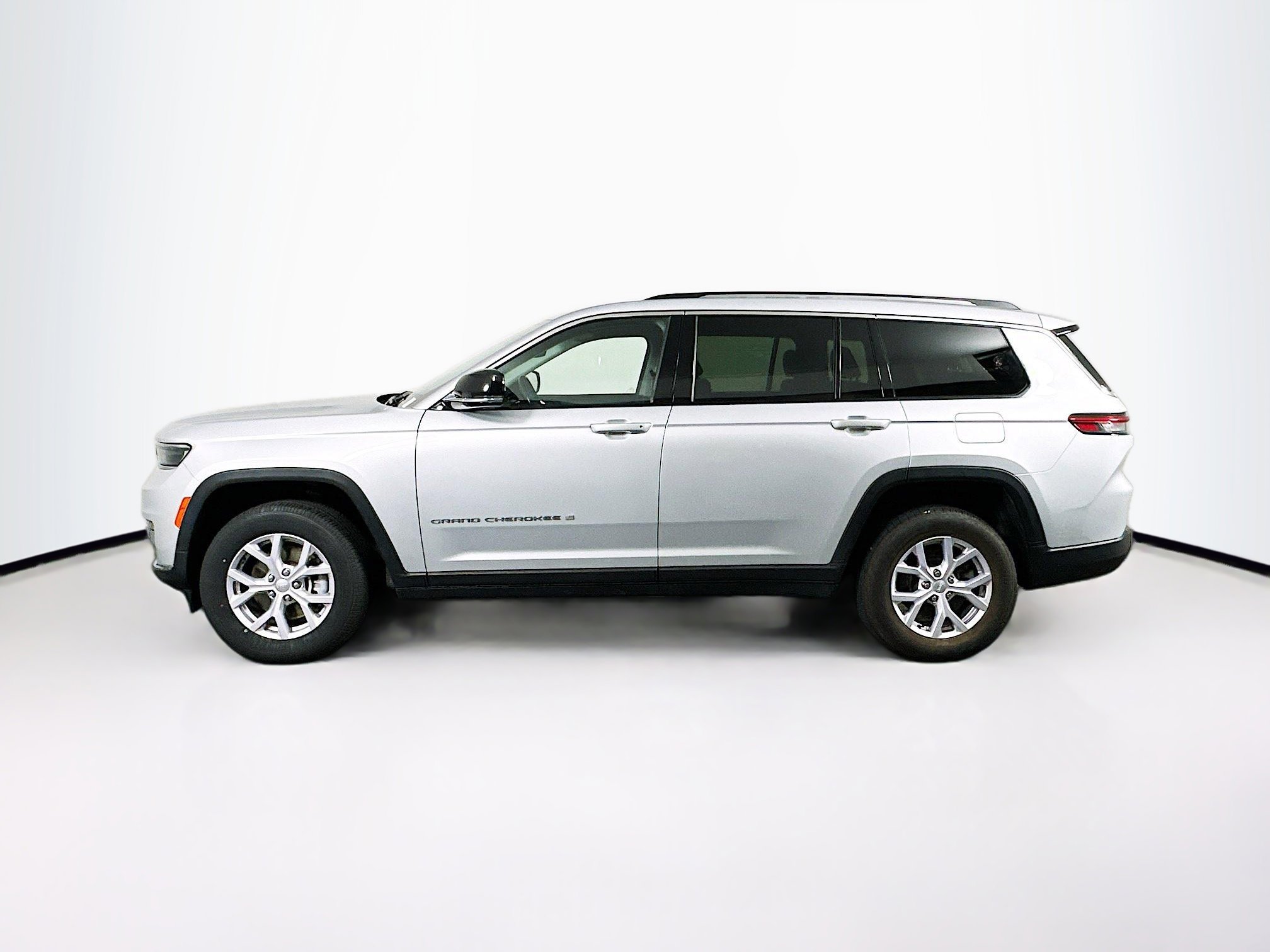 Used 2022 Jeep Grand Cherokee L Limited AWD/4WD image 4