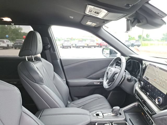 Used 2024 Lexus TX 500h AWD w/ Technology Package image 6