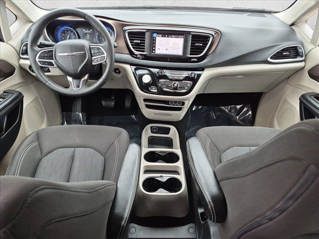 Used 2023 Chrysler Voyager LX FWD image 16