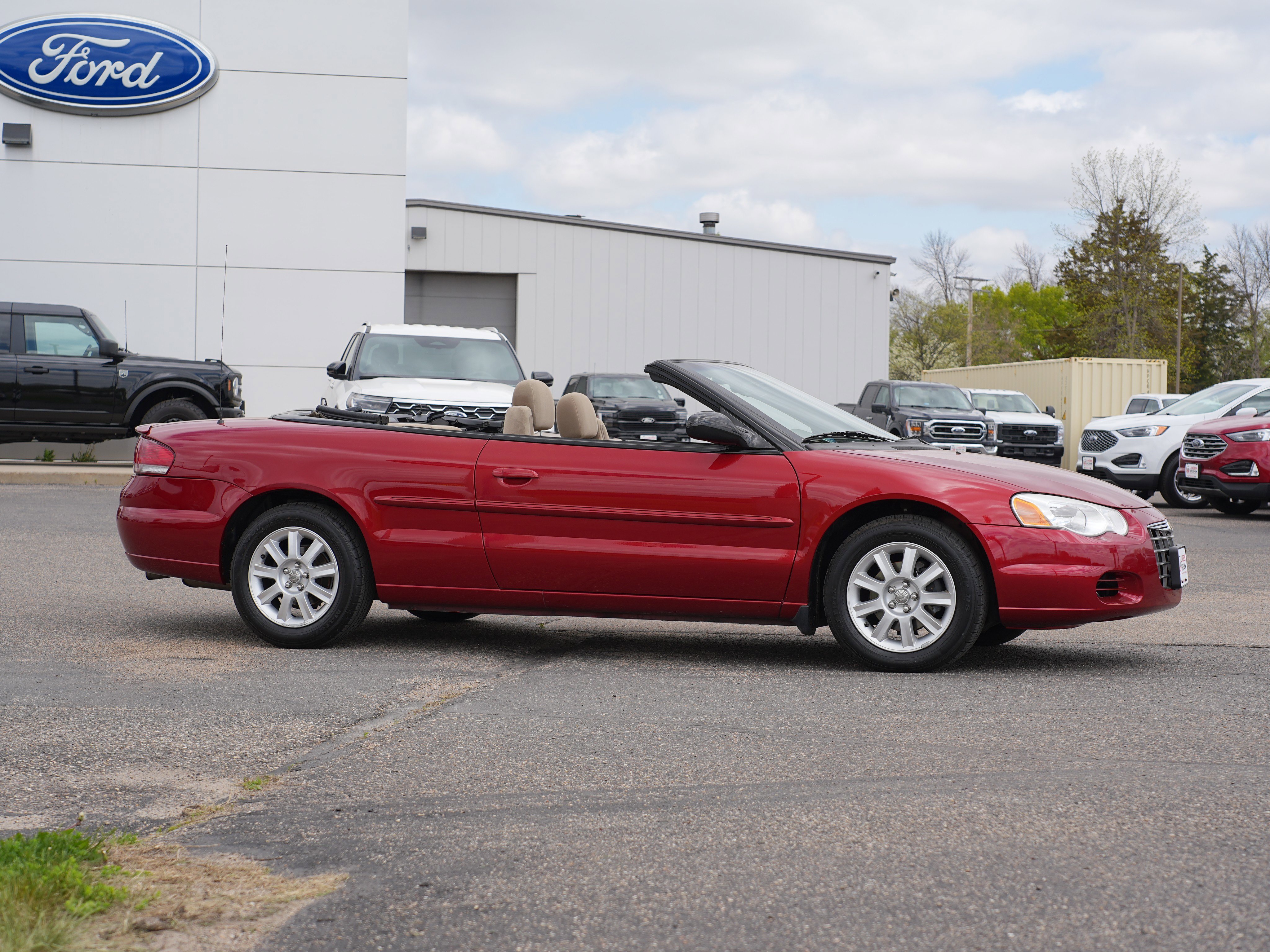 Used 2004 Chrysler Sebring GTC FWD image 2