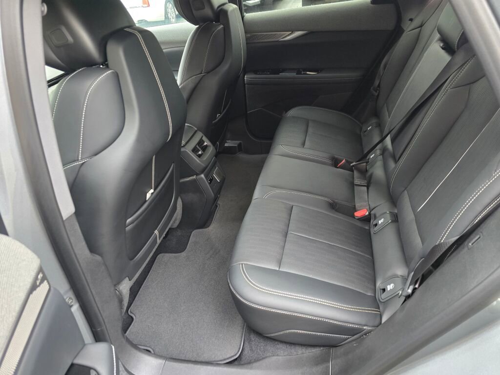 New 2026 Cadillac Optiq Luxury 2 image 17