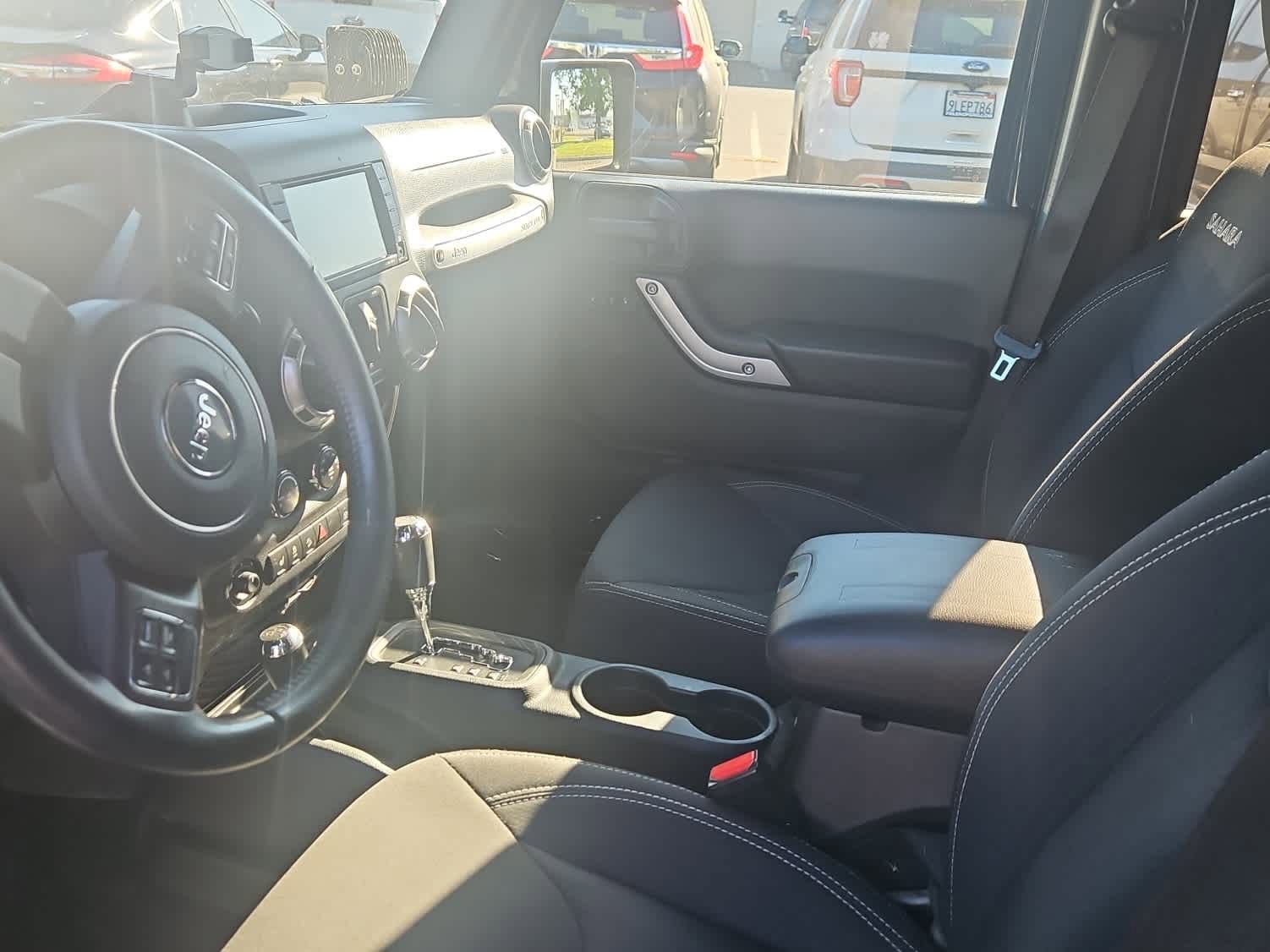 Used 2018 Jeep Wrangler Unlimited Sahara w/ Connectivity Group image 14