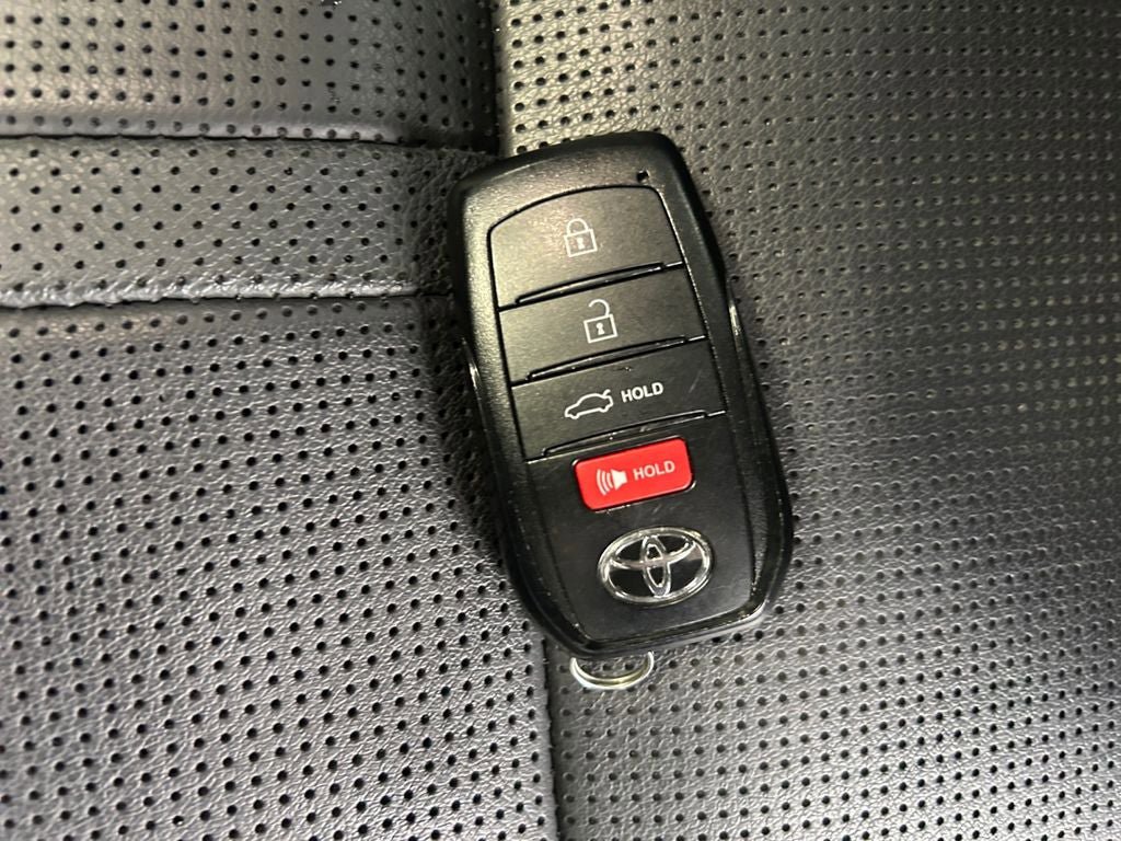 Used 2025 Toyota Camry XLE AWD/4WD image 34