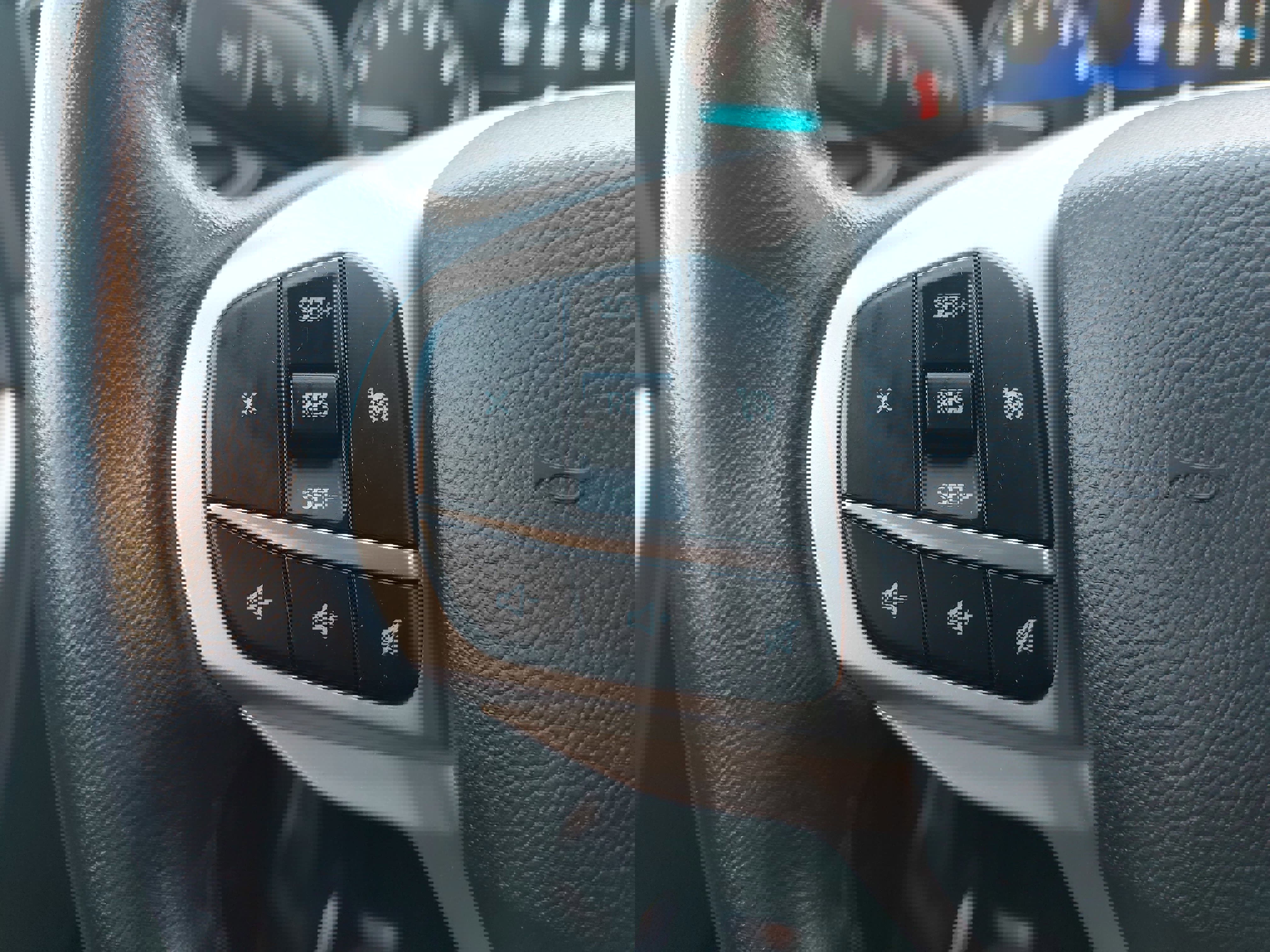 Used 2023 Ford Explorer XLT image 19