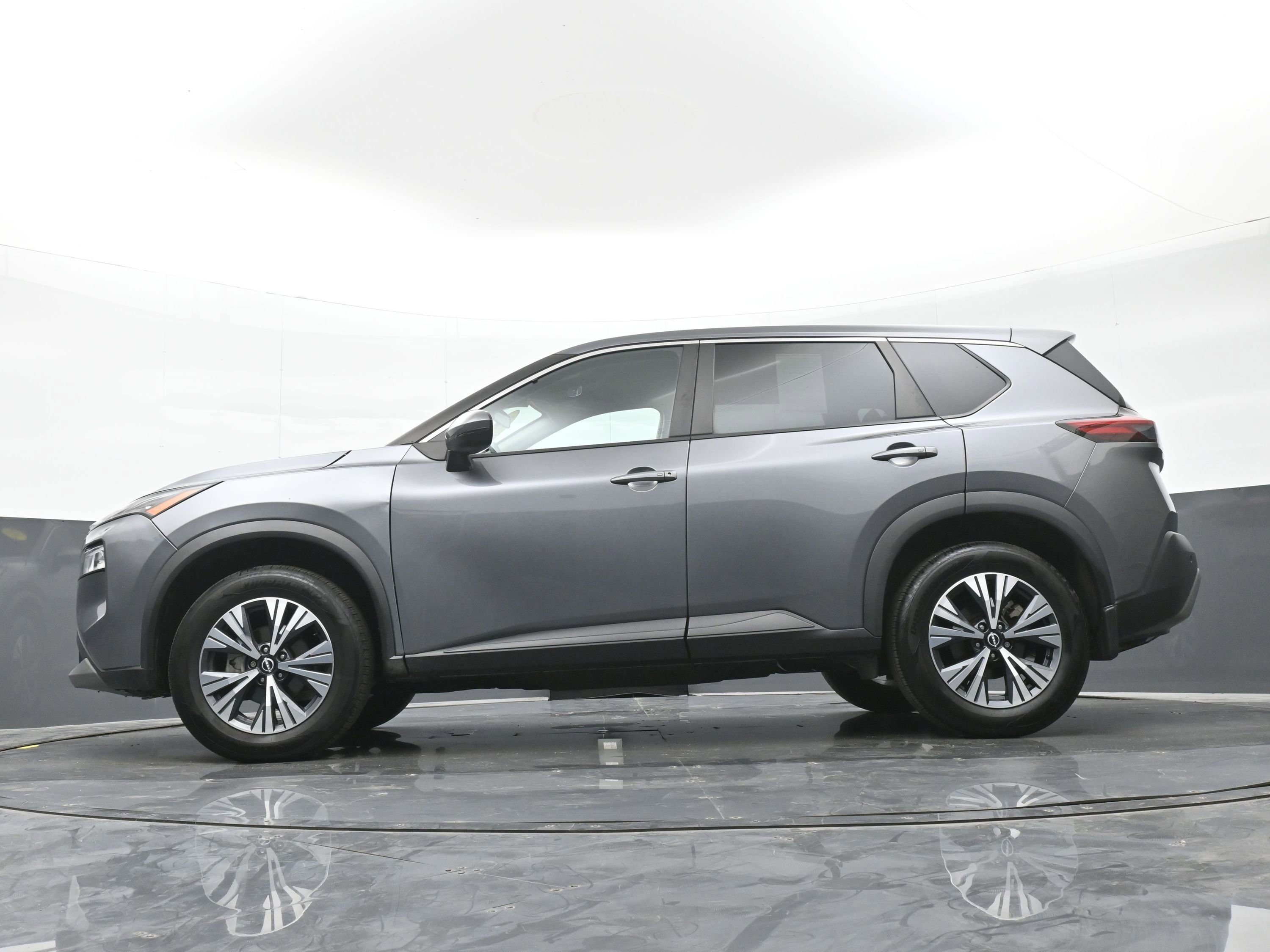 Used 2022 Nissan Rogue SV image 44