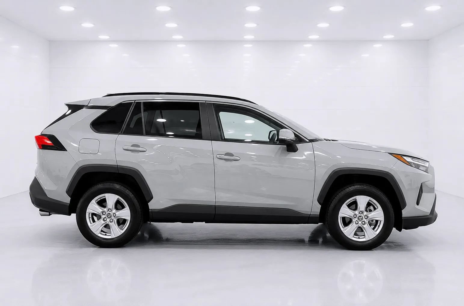 Used 2023 Toyota RAV4 XLE AWD/4WD image 6