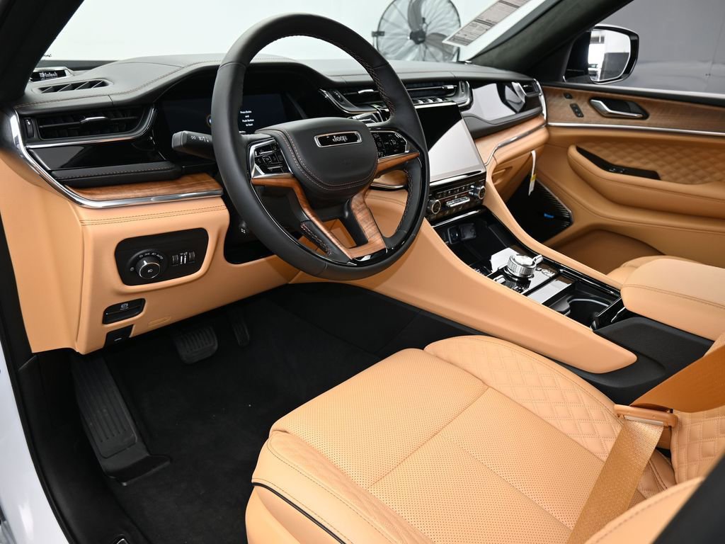 New 2025 Jeep Grand Cherokee Summit image 10