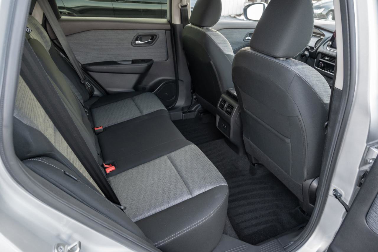 Used 2023 Nissan Rogue SV image 35