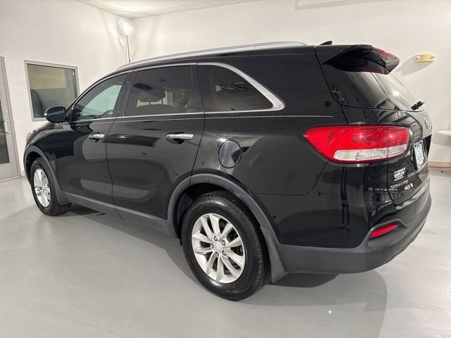 Used 2017 Kia Sorento LX w/ LX Convenience Package image 6