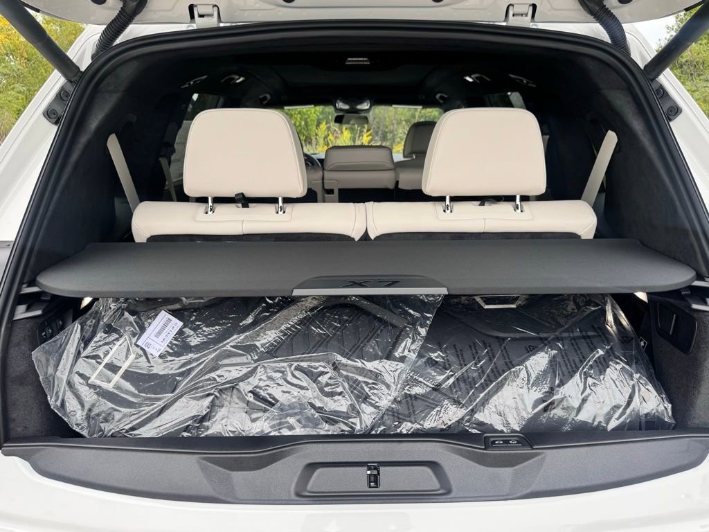 Used 2026 BMW X7 xDrive40i w/ Executive Package image 24