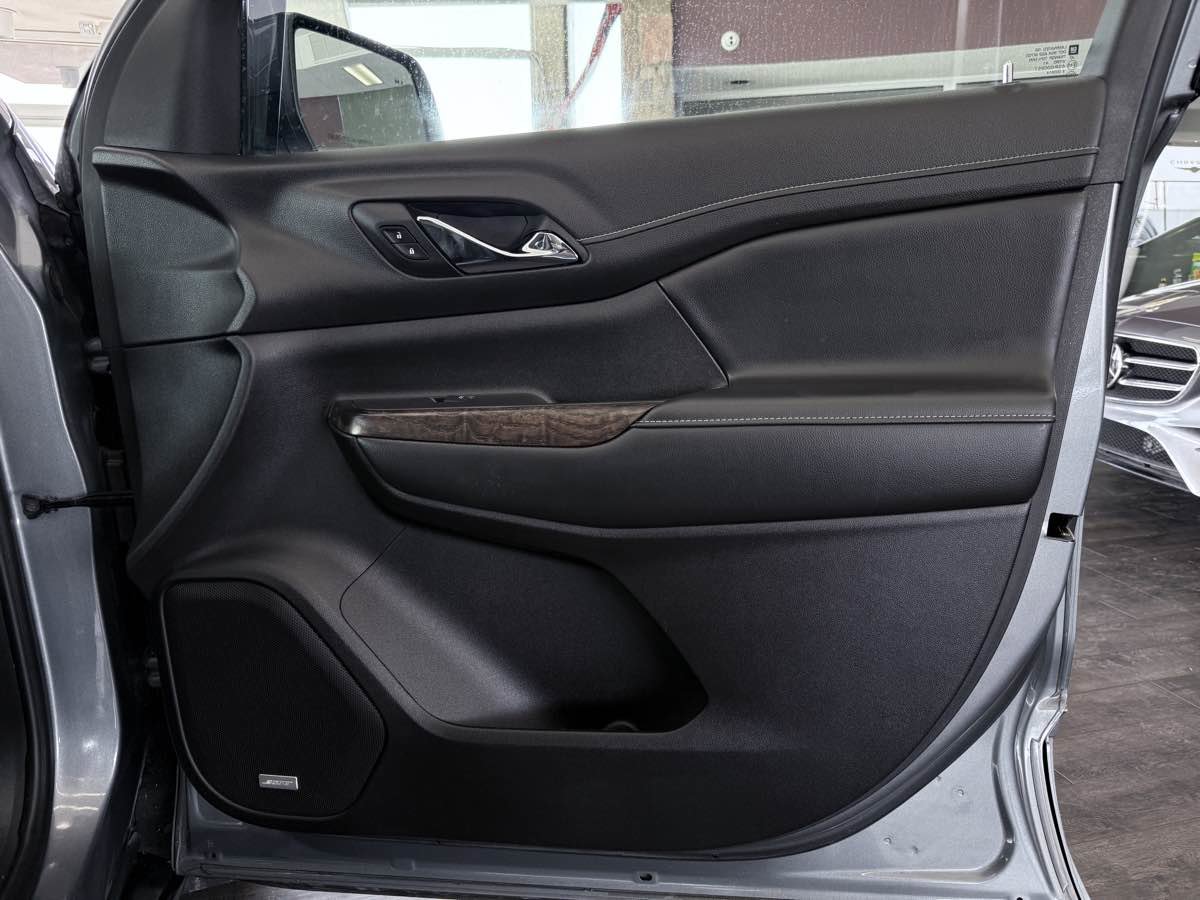 Used 2022 GMC Acadia Denali w/ Denali Ultimate Package FWD image 40
