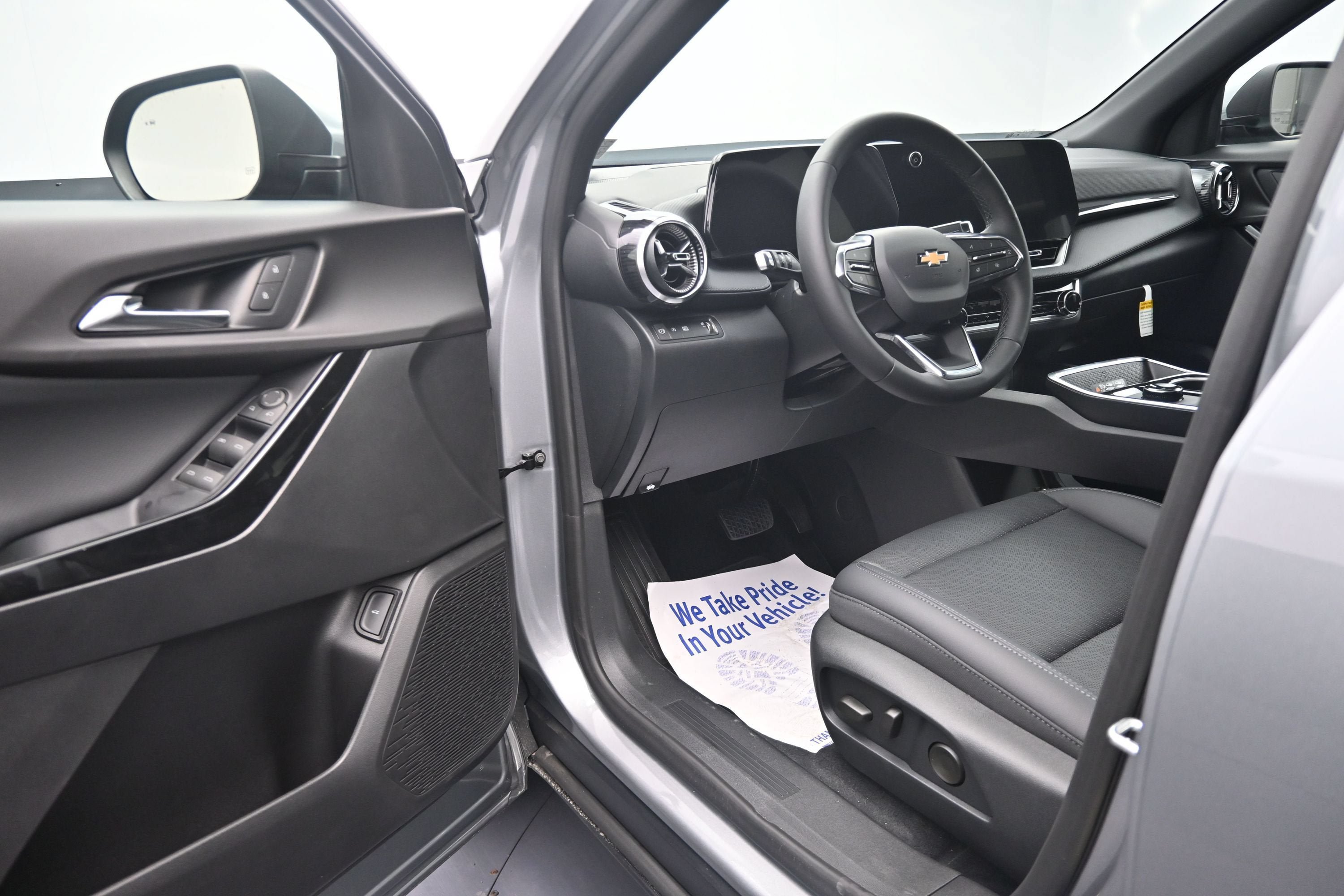 New 2027 Chevrolet Equinox LT w/ Convenience Package II FWD image 10
