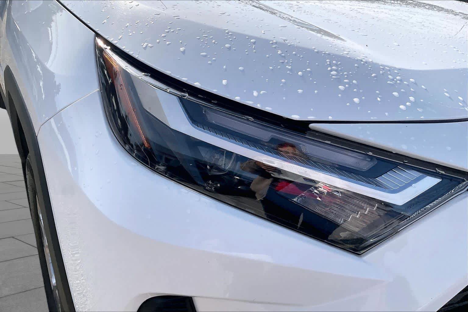 Used 2025 Toyota RAV4 XLE FWD image 27