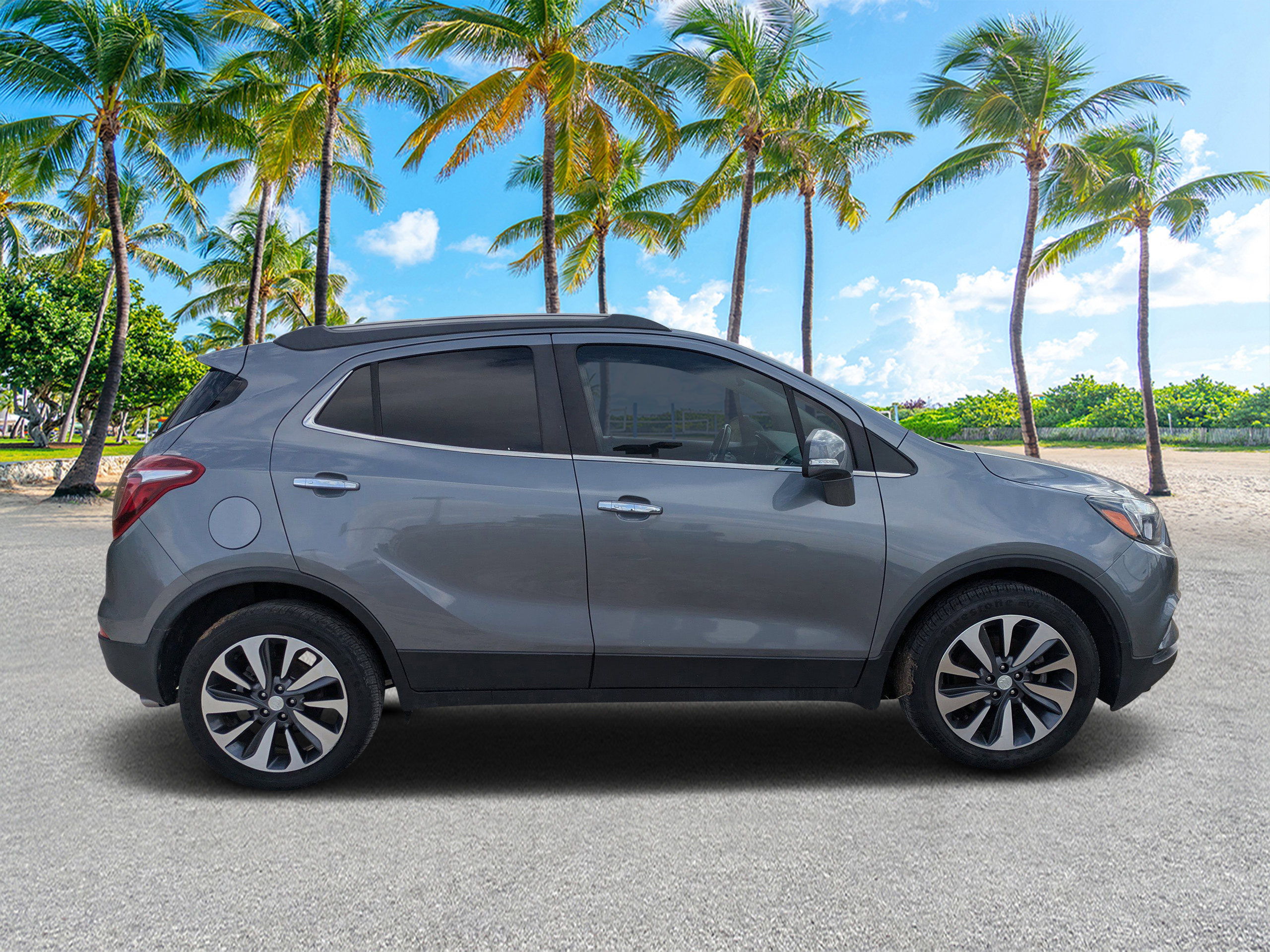 Used 2020 Buick Encore Essence FWD image 2