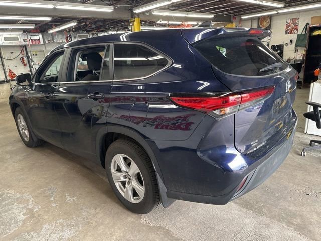 Used 2023 Toyota Highlander L AWD/4WD image 22