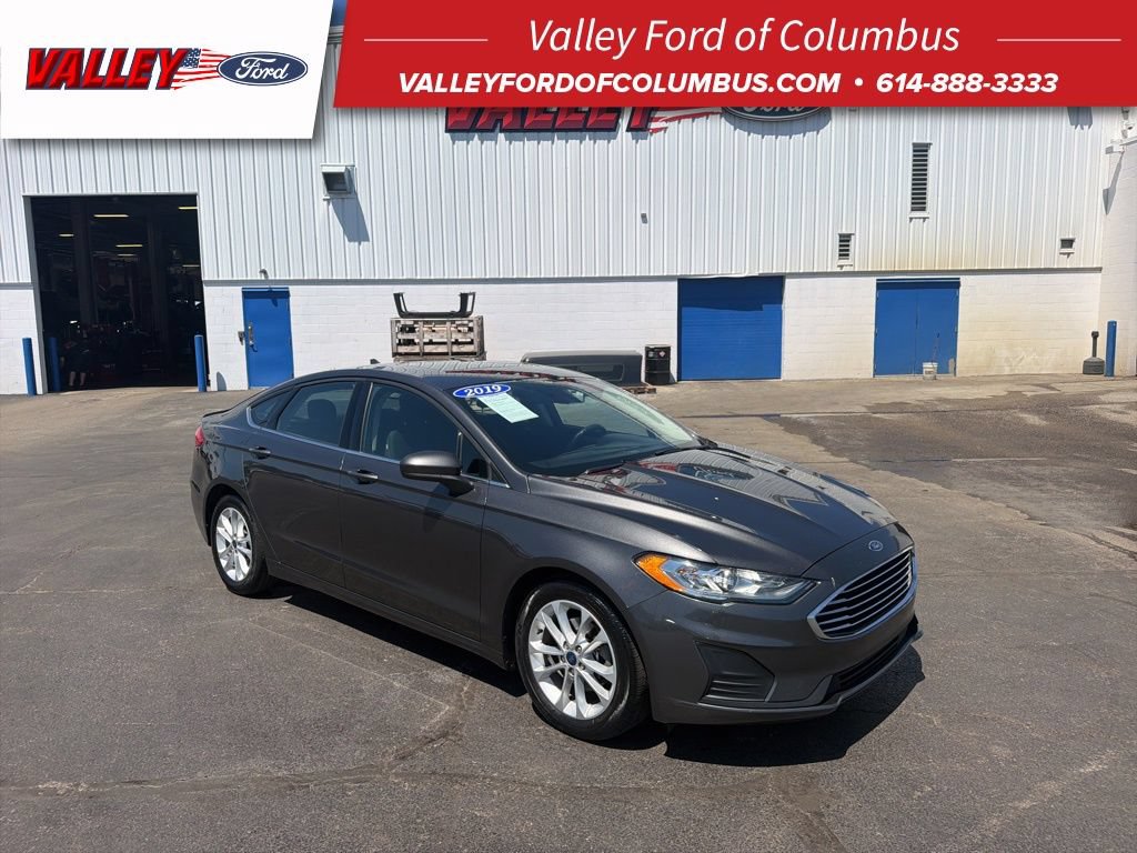 Used 2019 Ford Fusion SE FWD image 1