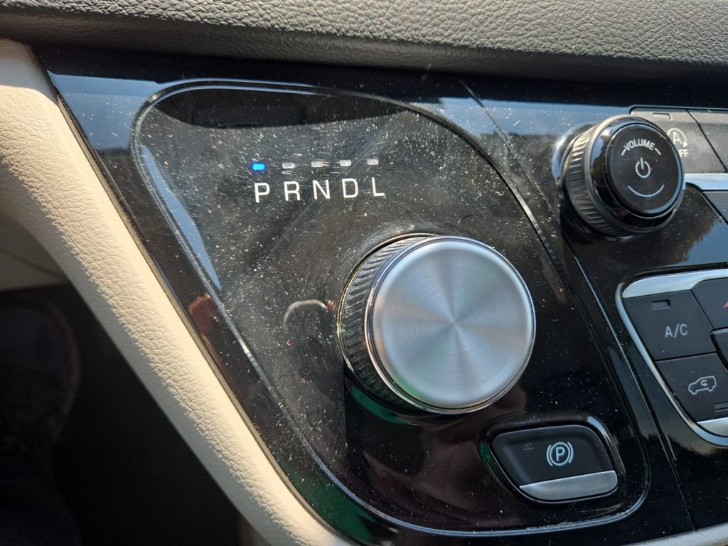 Used 2024 Chrysler Pacifica Touring-L FWD image 31