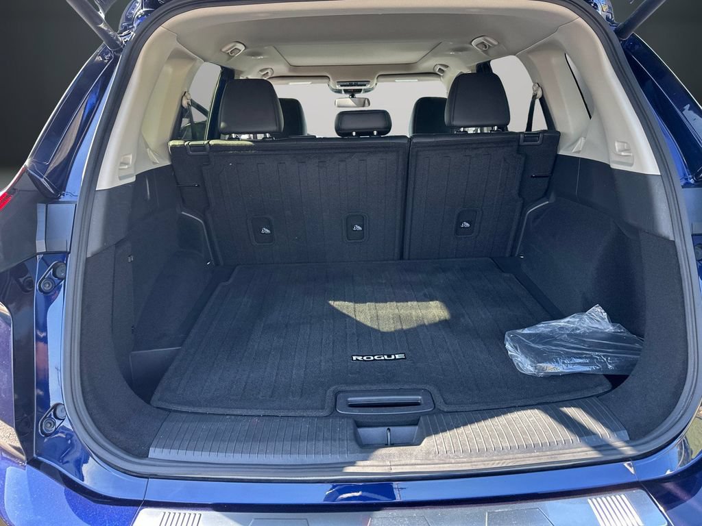 Used 2025 Nissan Rogue SV w/ SV Premium Package FWD image 12