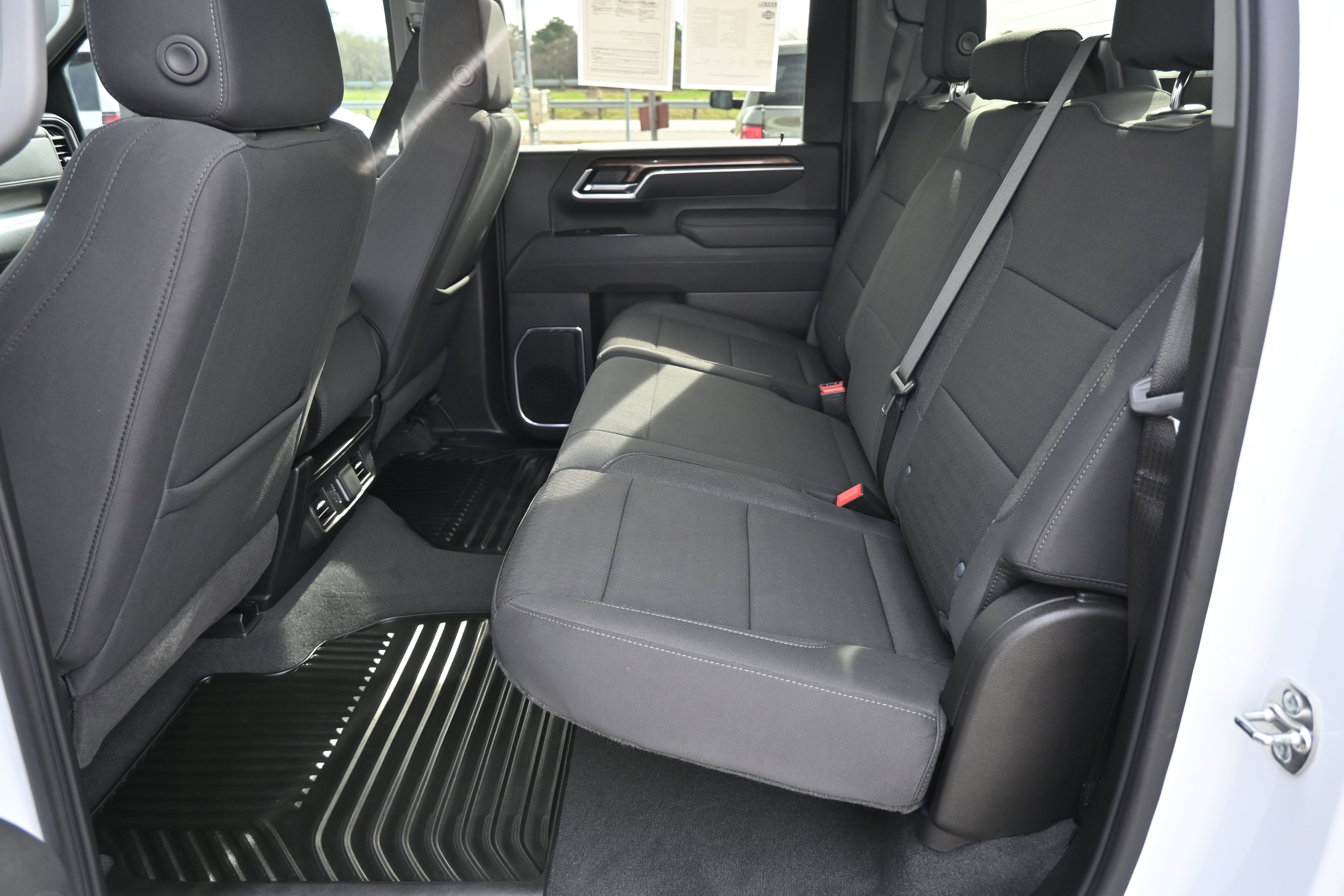 Used 2025 Chevrolet Silverado 2500 LT w/ Convenience Package image 34